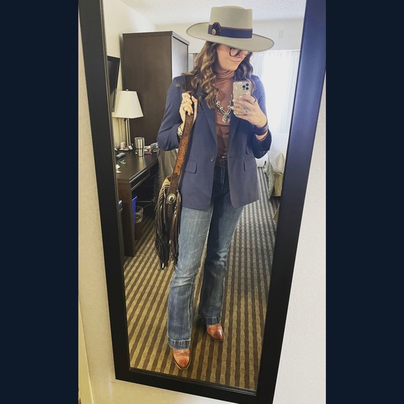 Meet your Posher, Austin - Picture 1 of 1